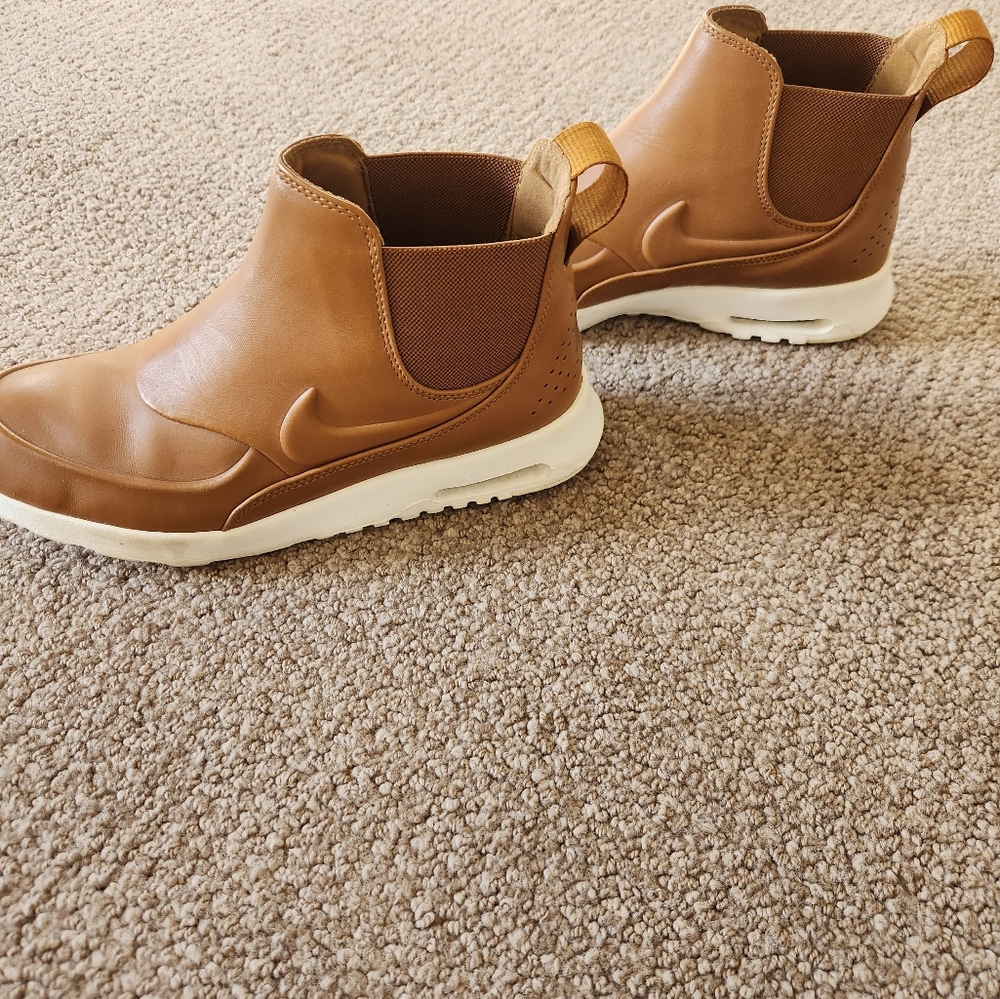 Nike air max Thea mid tan shoes 9.5